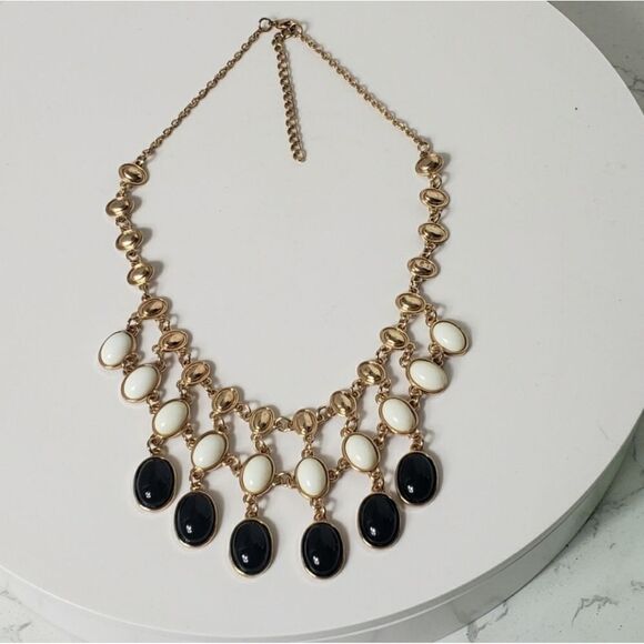 BIB STYLE Statement Necklace Goldtone Black White - Picture 5 of 9